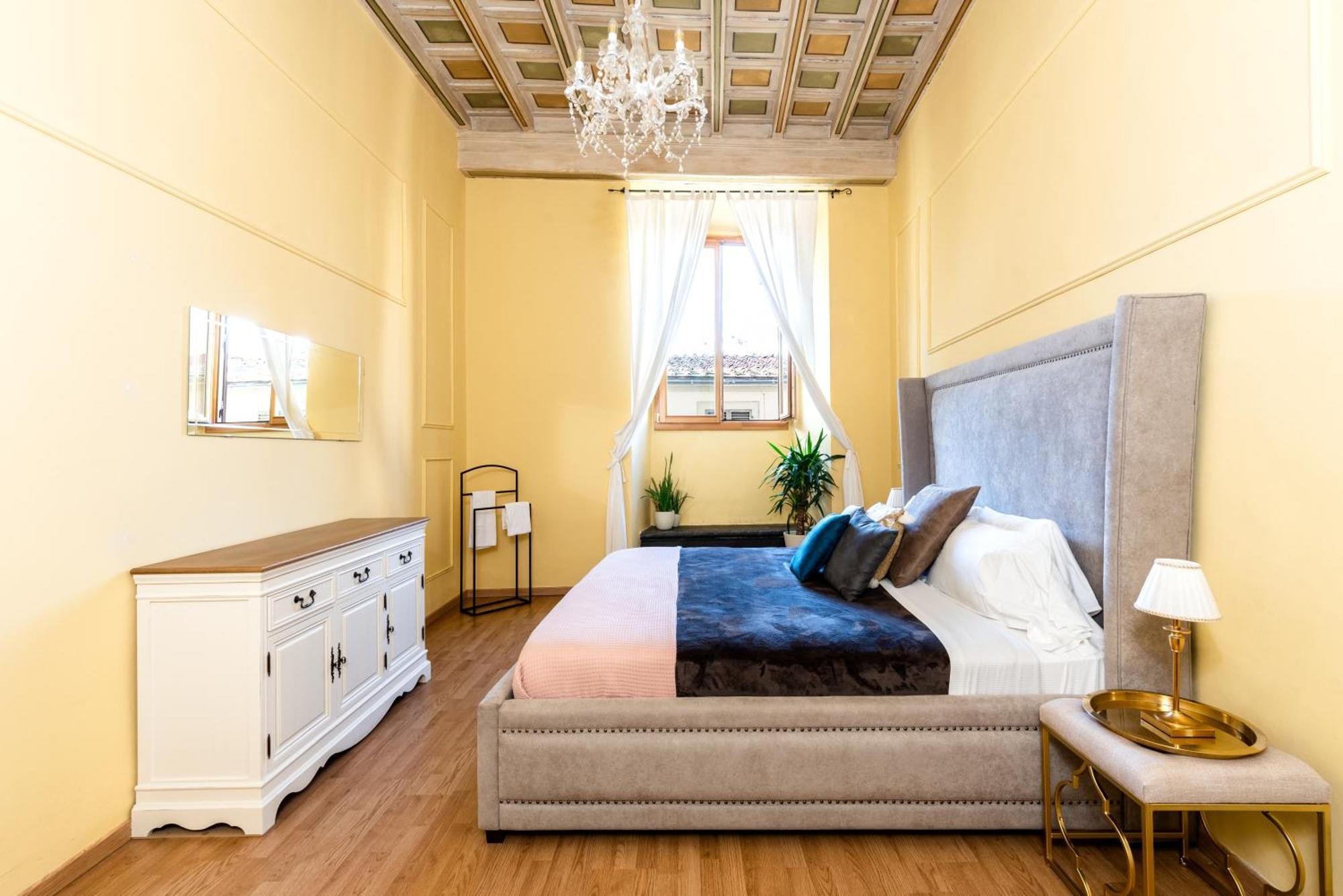 Historic Center Palace - Huge 4 Bedrooms Santa Croce Apartment - By LikehomeFirenze Eksteriør bilde