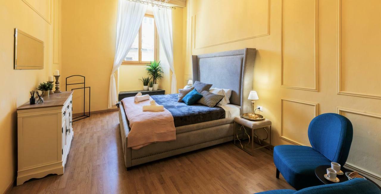 Historic Center Palace - Huge 4 Bedrooms Santa Croce Apartment - By LikehomeFirenze Eksteriør bilde