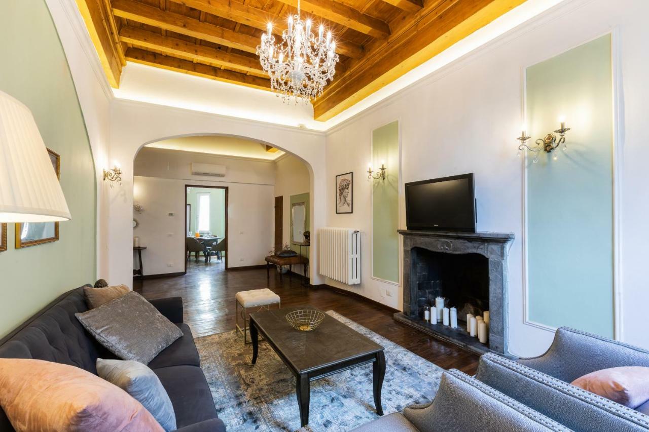 Historic Center Palace - Huge 4 Bedrooms Santa Croce Apartment - By LikehomeFirenze Eksteriør bilde